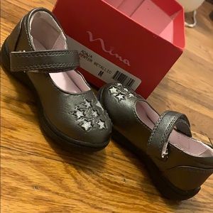 Pewter metallic star dress shoes. By Nina. Size 5